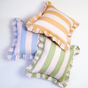 PROJEKTI TYYNY SIRKUS STRIPE FRILL CUSHION – CORNFLOWER